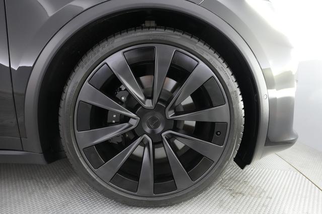2023 Tesla Model X — photo 7 of 23