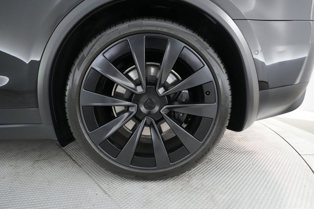 2023 Tesla Model X — photo 15 of 23