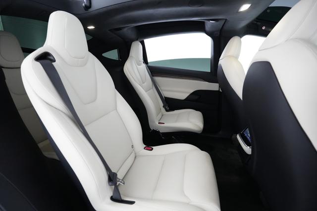 2023 Tesla Model X — photo 4 of 23
