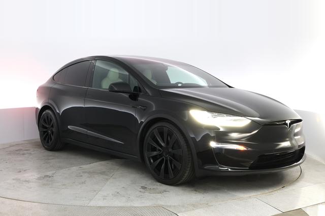 2023 Tesla Model X — photo 10 of 23