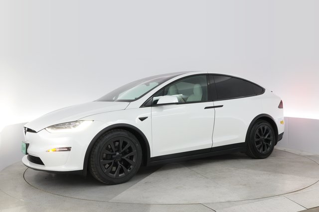 2022 Tesla Model X — photo 14 of 25