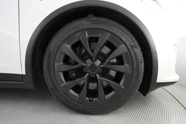 2022 Tesla Model X — photo 7 of 25