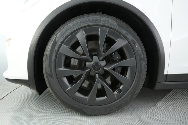 2022 Tesla Model X — photo 16 of 25