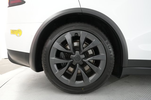 2022 Tesla Model X — photo 17 of 25