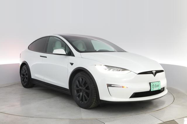 2022 Tesla Model X — photo 10 of 25