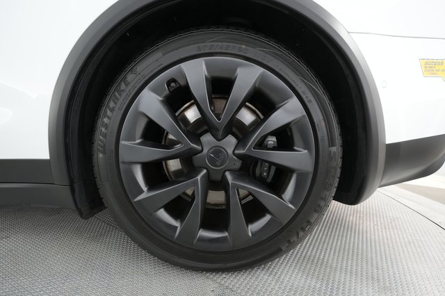 2022 Tesla Model X — photo 15 of 25