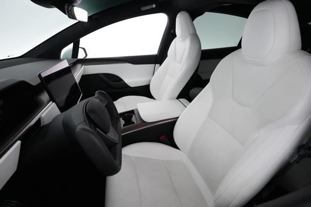 2022 Tesla Model X — photo 3 of 25
