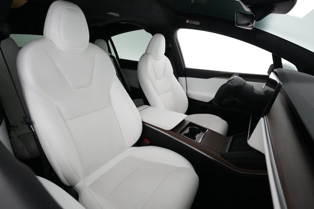 2022 Tesla Model X — photo 19 of 25