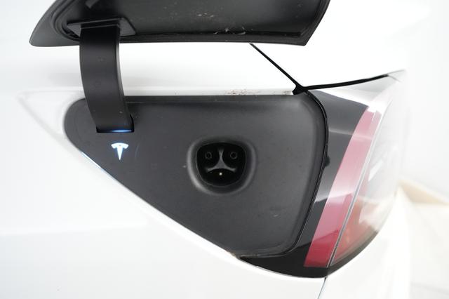 2022 Tesla Model 3 — photo 8 of 24