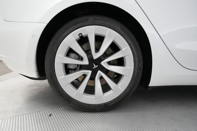 2022 Tesla Model 3 — photo 7 of 24