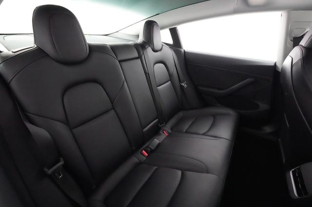 2022 Tesla Model 3 — photo 4 of 24