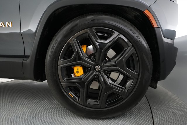 2024 Rivian R1T — photo 7 of 22