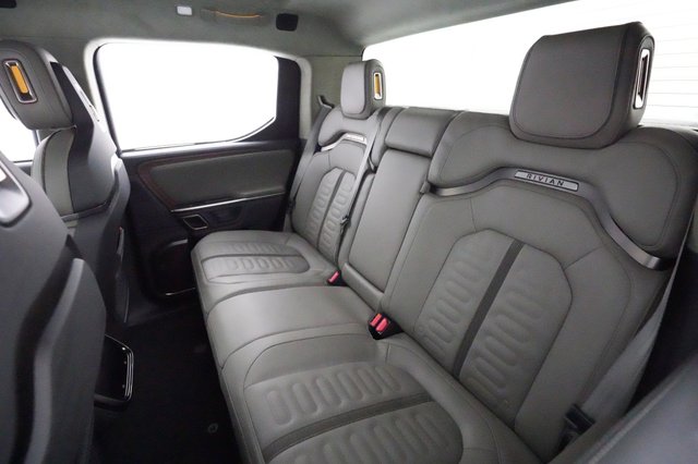 2024 Rivian R1T — photo 18 of 22