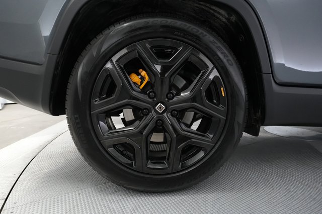 2024 Rivian R1T — photo 17 of 22