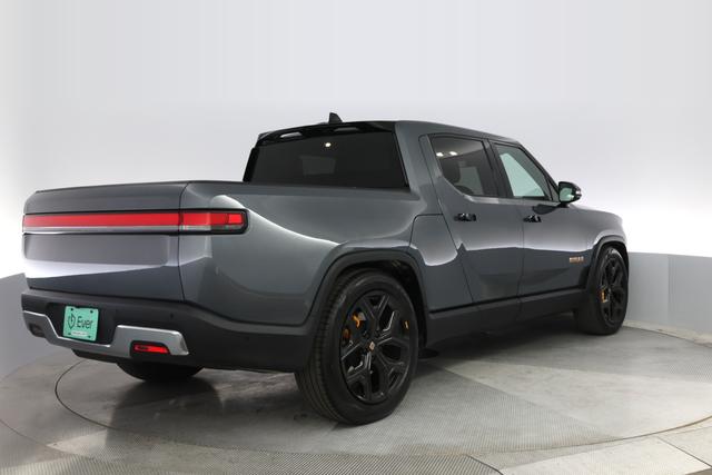 2024 Rivian R1T — photo 2 of 22