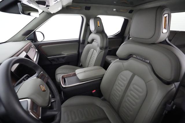 2024 Rivian R1T — photo 3 of 22