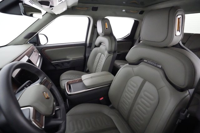 2024 Rivian R1T — photo 3 of 22