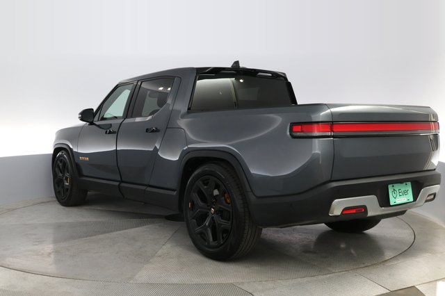 2024 Rivian R1T — photo 13 of 22