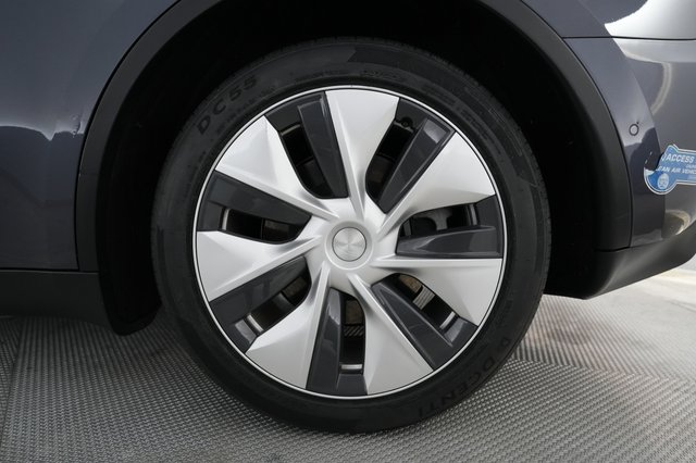 2021 Tesla Model Y — photo 15 of 25