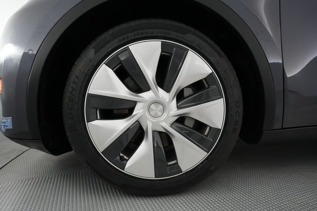 2021 Tesla Model Y — photo 16 of 25