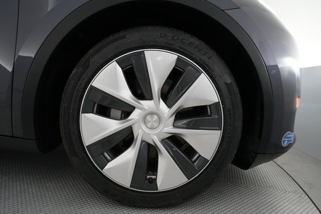 2021 Tesla Model Y — photo 17 of 25
