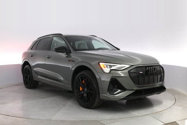 2023 Audi e-tron — photo 10 of 22