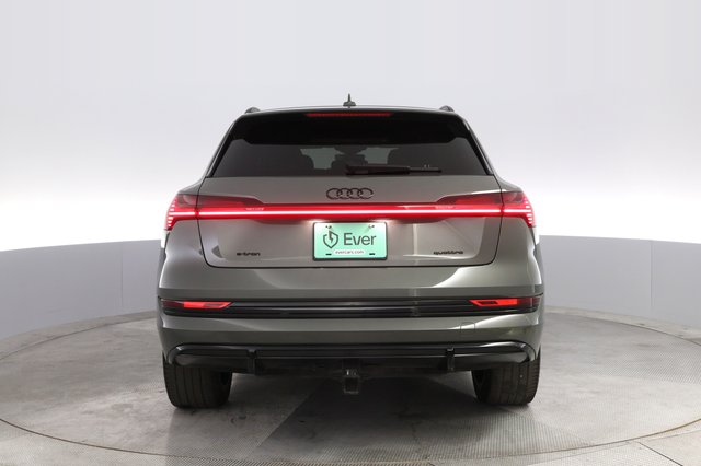 2023 Audi e-tron — photo 12 of 22