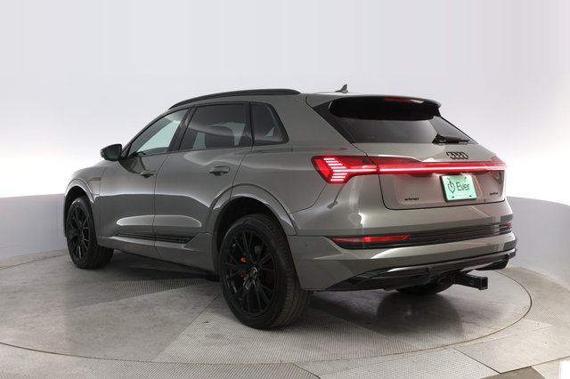 2023 Audi e-tron — photo 13 of 22