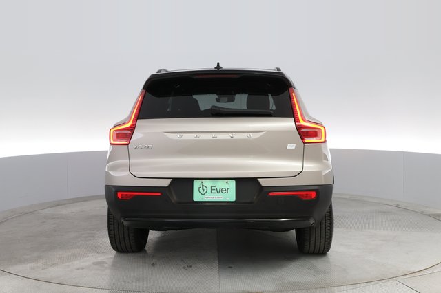 2023 Volvo XC40 Recharge — photo 12 of 25