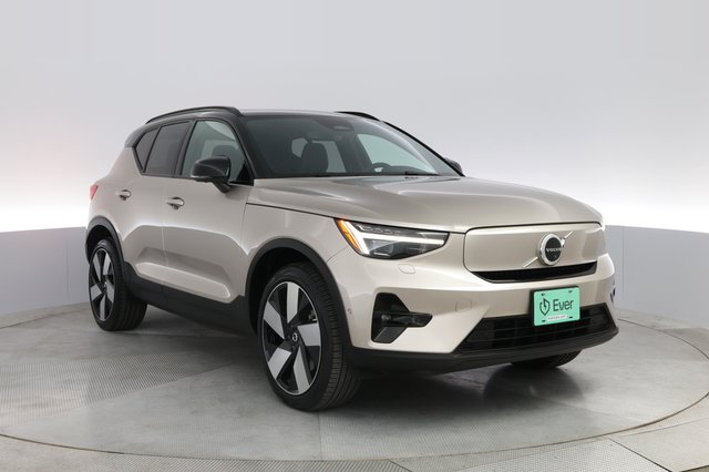 2023 Volvo XC40 Recharge — photo 10 of 25