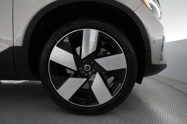 2023 Volvo XC40 Recharge — photo 17 of 25