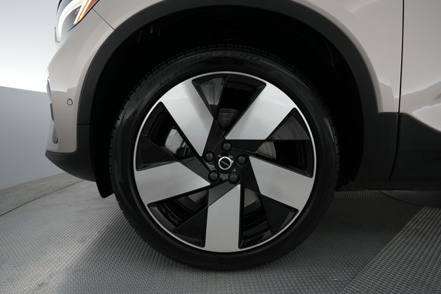 2023 Volvo XC40 Recharge — photo 16 of 25