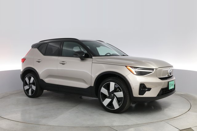 2023 Volvo XC40 Recharge — photo 11 of 25