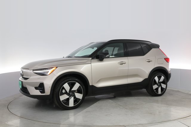 2023 Volvo XC40 Recharge — photo 14 of 25