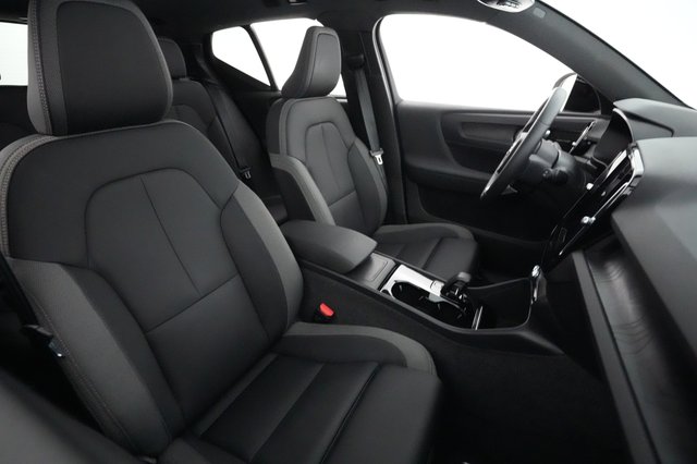 2023 Volvo XC40 Recharge — photo 18 of 25
