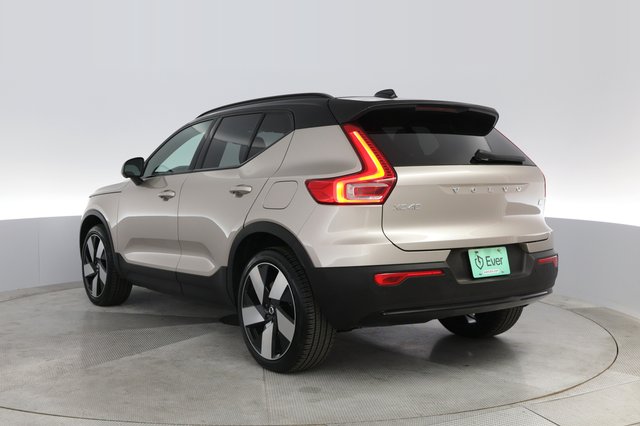 2023 Volvo XC40 Recharge — photo 13 of 25