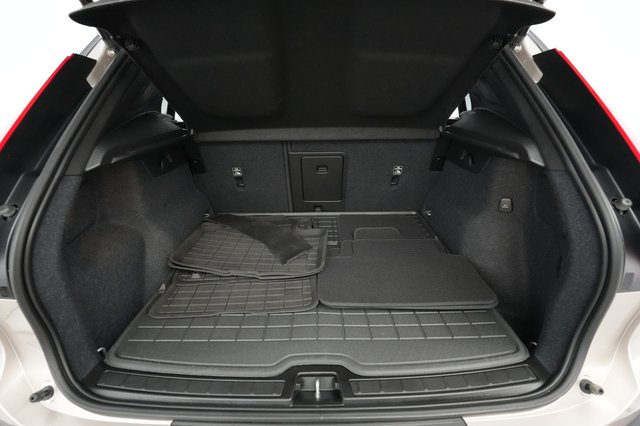 2023 Volvo XC40 Recharge — photo 6 of 25