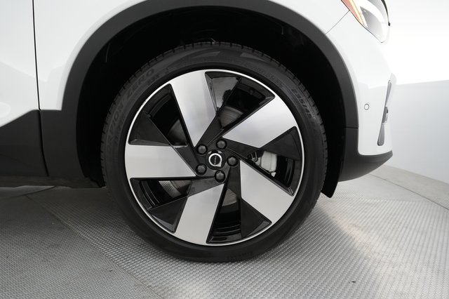 2023 Volvo XC40 Recharge — photo 16 of 27