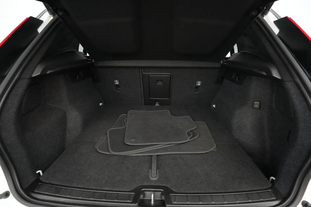 2023 Volvo XC40 Recharge — photo 6 of 27