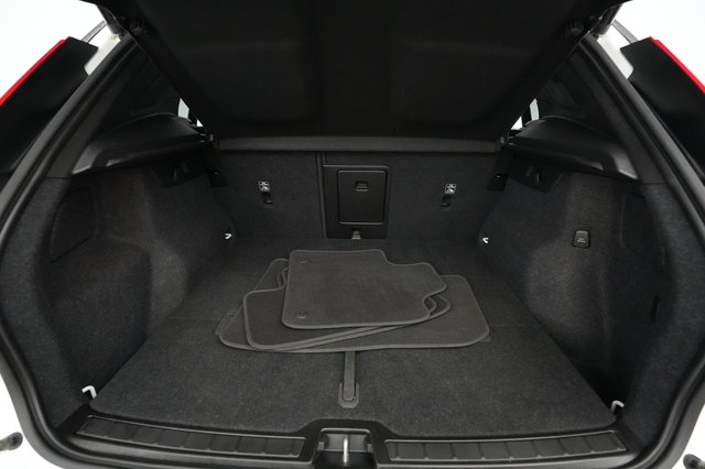 2023 Volvo XC40 Recharge — photo 6 of 27