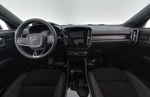 2023 Volvo XC40 Recharge — photo 21 of 27