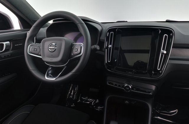 2023 Volvo XC40 Recharge — photo 20 of 27