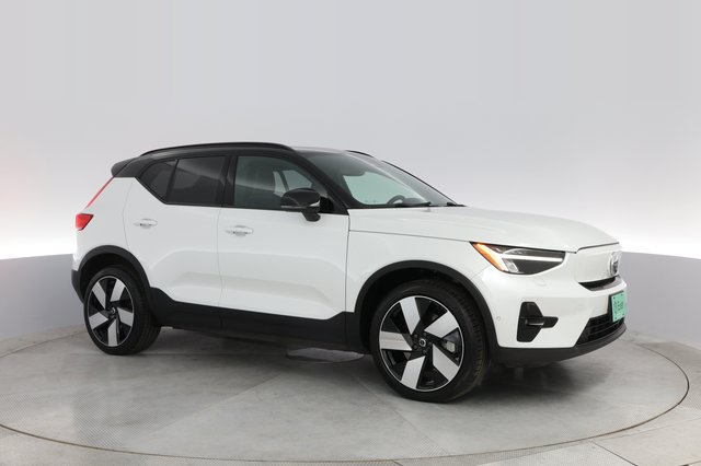 2023 Volvo XC40 Recharge — photo 11 of 27