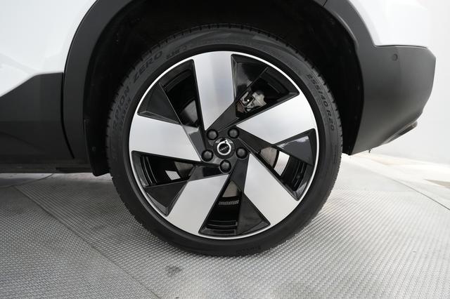 2023 Volvo XC40 Recharge — photo 7 of 27
