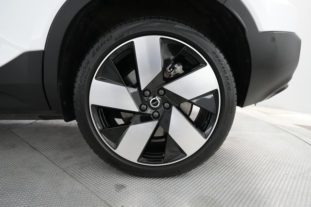 2023 Volvo XC40 Recharge — photo 7 of 27