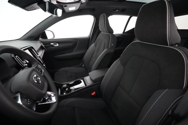 2023 Volvo XC40 Recharge — photo 3 of 27