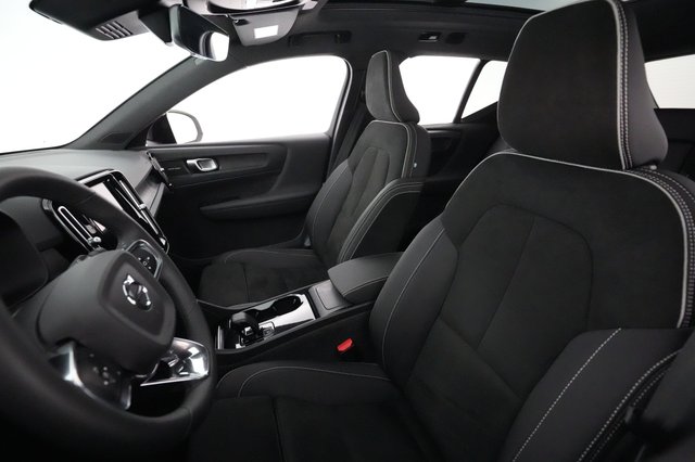 2023 Volvo XC40 Recharge — photo 3 of 27