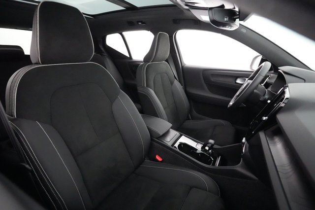 2023 Volvo XC40 Recharge — photo 18 of 27