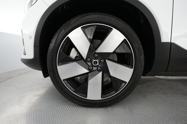 2023 Volvo XC40 Recharge — photo 15 of 27