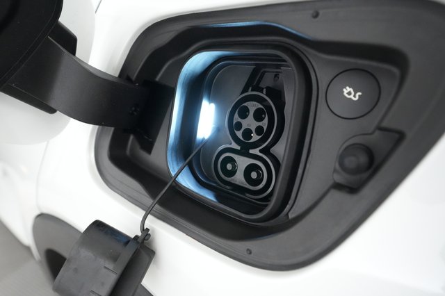 2023 Volvo XC40 Recharge — photo 8 of 27